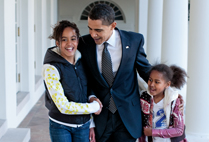 Photograph taken by official White House photographer Pete Souza of President Barack Obama with daughers Malia and Sasha outside the Oval Office