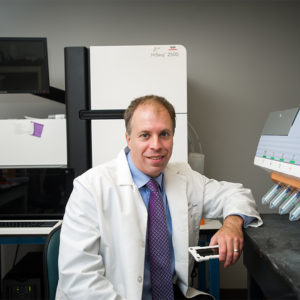 Avrum Spira, a School of Medicine professor of medicine, pathology, and bioinformatics, and a pioneering researcher in the genomics and early detection of lung cancer, will direct the new Johnson & Johnson Innovation Lung Cancer Center at Boston University. Photo by Cydney Scott