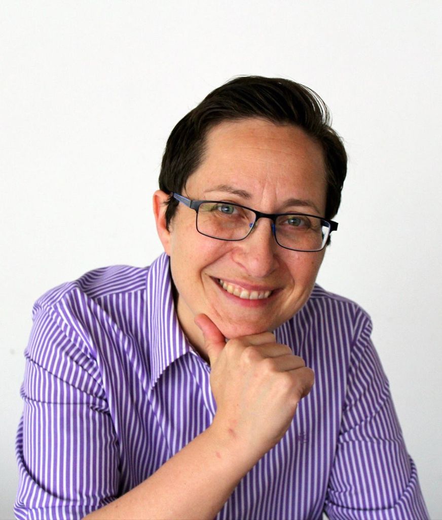 A portrait photo of Stacy Harris