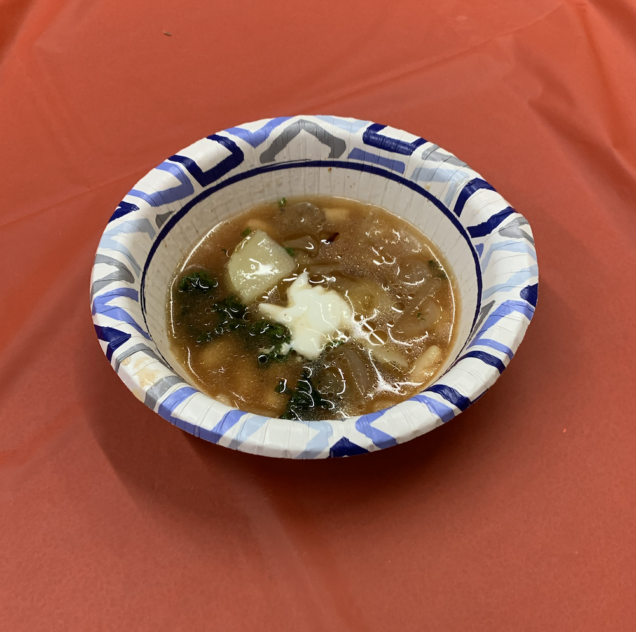 To show the caldo verde shown on a plate.