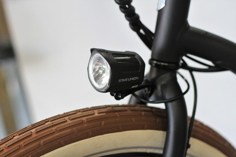 Headlight on bicycle