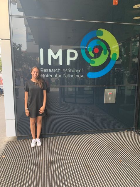 Alondra standing in front of the Vienna BioCenter
