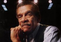 Nobel Laureate poet Derek Walcott poses for a portrait at the Boston Playwrights' Theatre in 1993