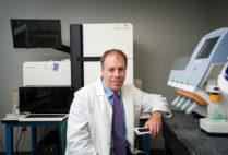 Avrum Spira, a School of Medicine professor of medicine, pathology, and bioinformatics, and a pioneering researcher in the genomics and early detection of lung cancer, will direct the new Johnson & Johnson Innovation Lung Cancer Center at Boston University. Photo by Cydney Scott