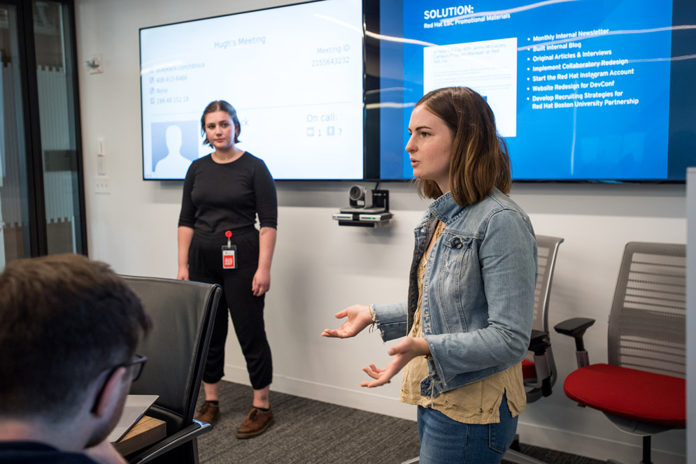 Grace Colbert (CFA’19) (left) and Fiona Whittington (COM’19) talk about projects in progress to fellow interns and Red Hat staff at a lunchtime series at the company’s offices in the Seaport District.