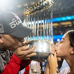 MOOKIE BETTS 2018 TROPHIES PORTRAIT, Billie Weiss