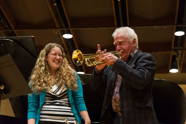 _BU_069.nef Janet Christensen BU CFA (MM 2017) Getting instruction from Doc Severinsen Doc Severinsen conduct a Master Class at BU CFA with Professor Terry Everson BU CFA SoM - Photograph By Kalman Zabarsky