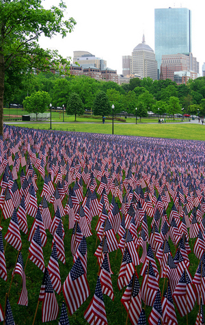 Volunteers plant 37,000 flags on Boston Common ahead of Memorial Day - The  Boston Globe