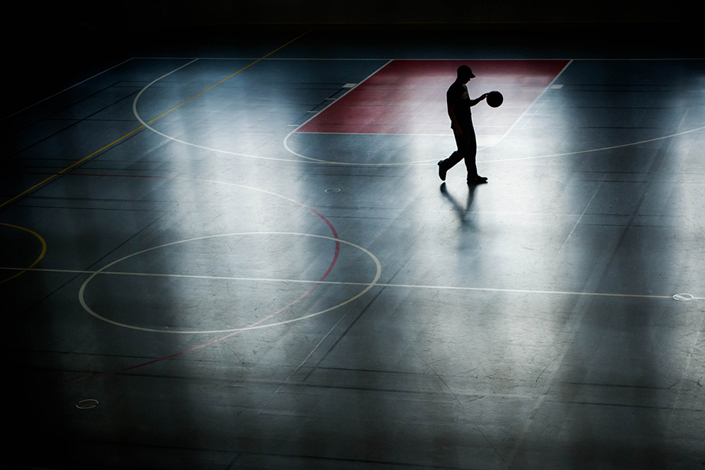 Students shoot hoops at Fit Rec. Photo by Jackie Ricciardi