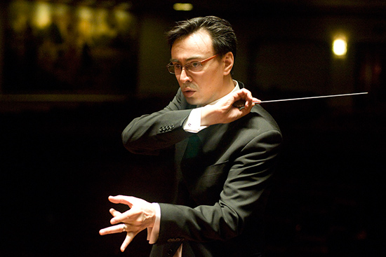 assistant conductor Ken-David Masur conducting