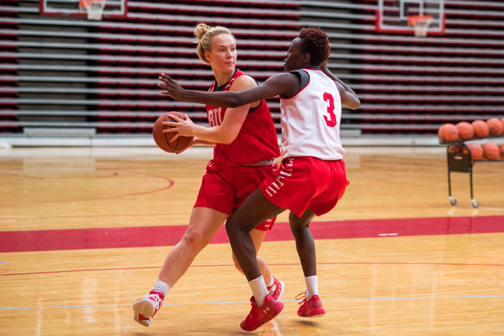 Nia Irving (CAS’20) (left) and Naiyah Thompson (CAS’19, Sargent’19) face off during a practice