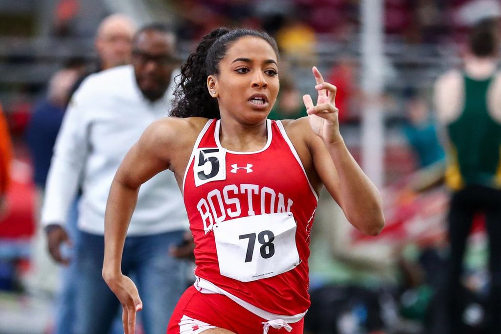 A photo of Mikajah Hayes running at a meet