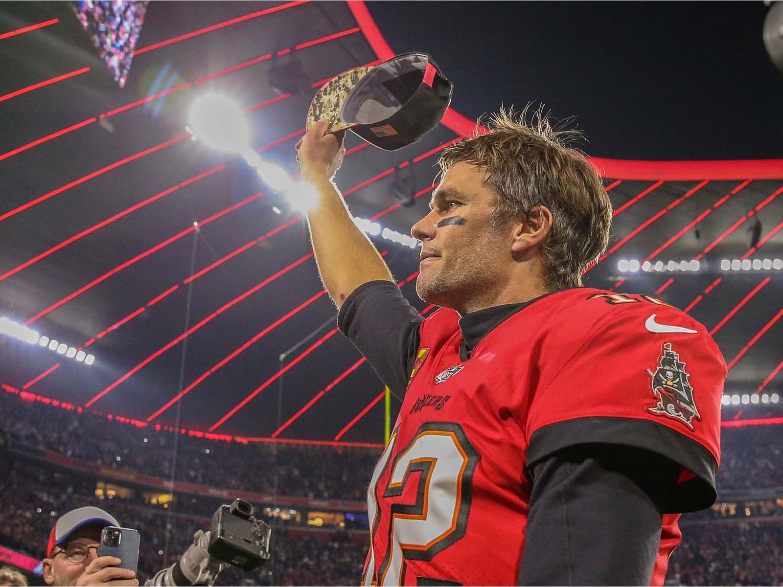 Tom Brady reminds us that he had the most spectacular haircut ever