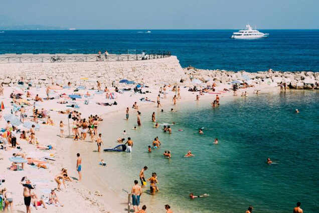 Photo: A picture of a crowded beach with many people swimming