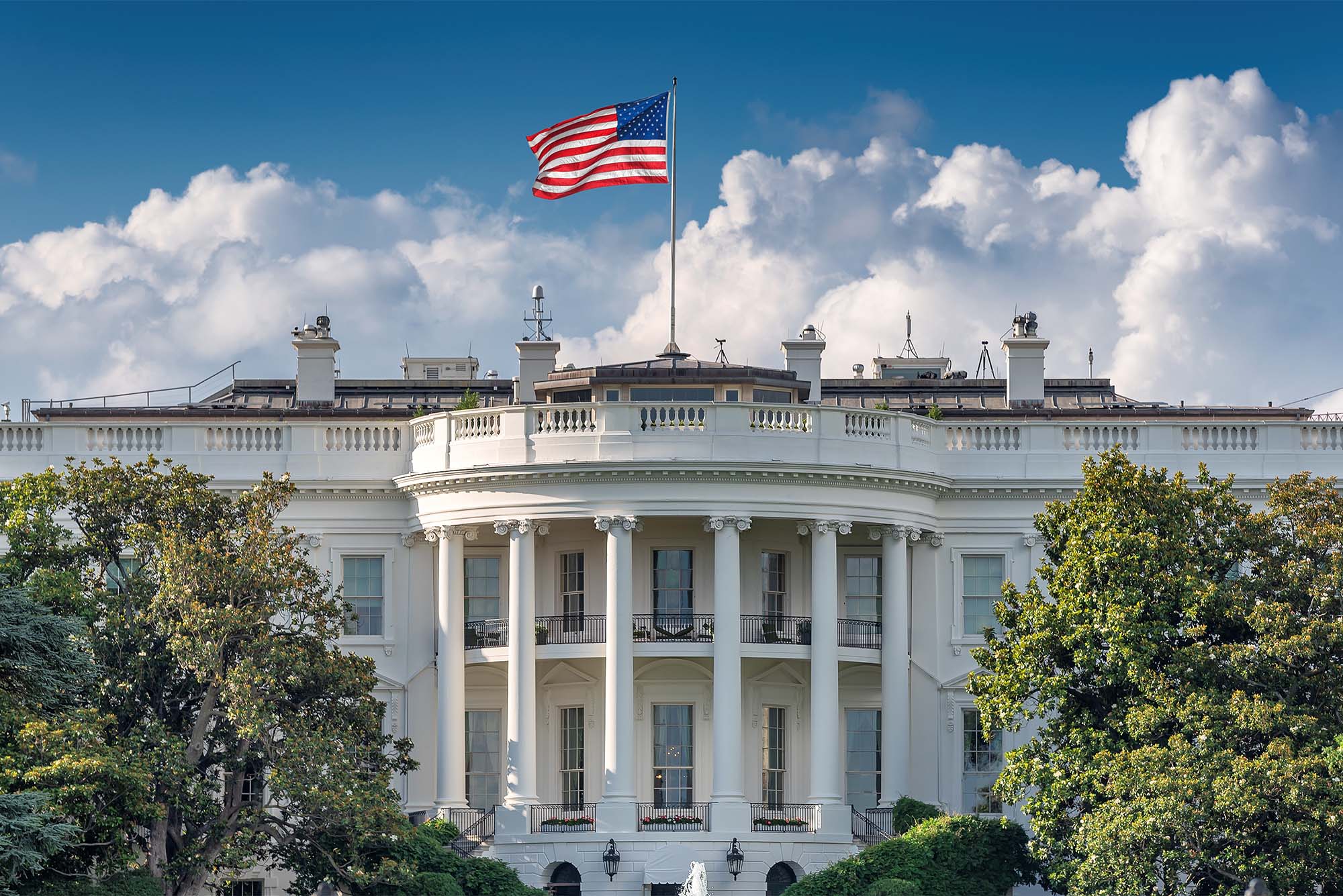 Photo: Exterior of the White House in Washington, DC on a sunny day