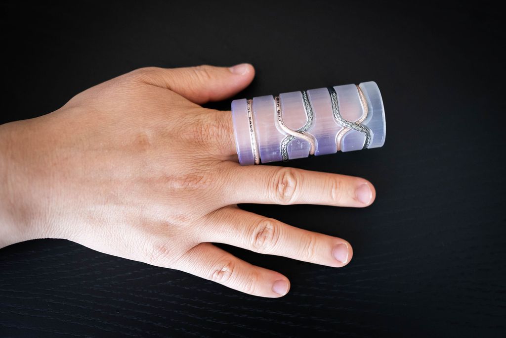 Photo: A highly compact and lightweight coil specifically designed to enhance MRI finger imaging wirelessly