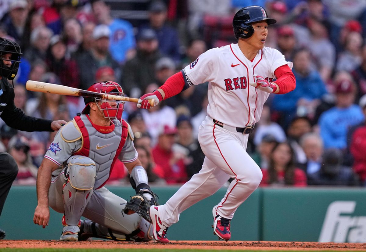 Photo: Boston Red Sox's Masataka Yoshida running after hitting the ball during a baseball game against the Philadelphia Phillies
