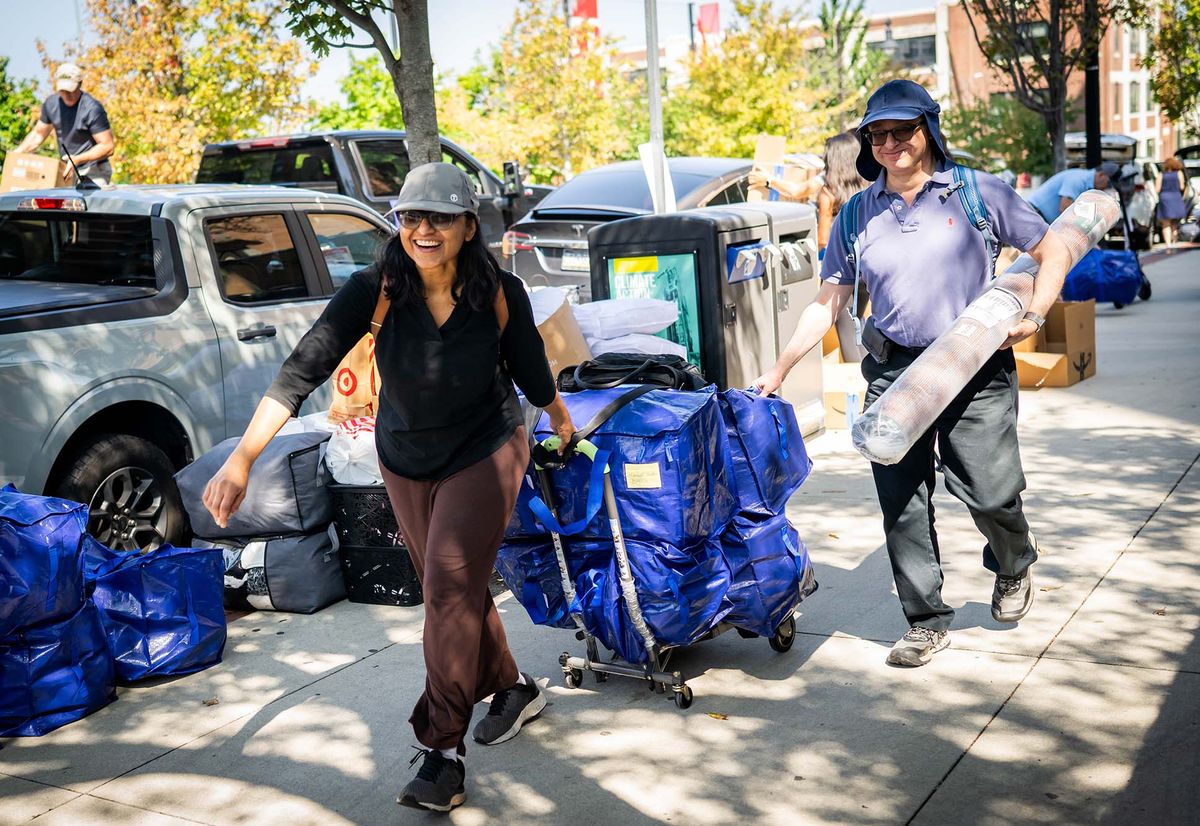 Photo: Parents help their freshmen move into BU's dorms