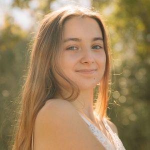 Headshot of Hannah Connell