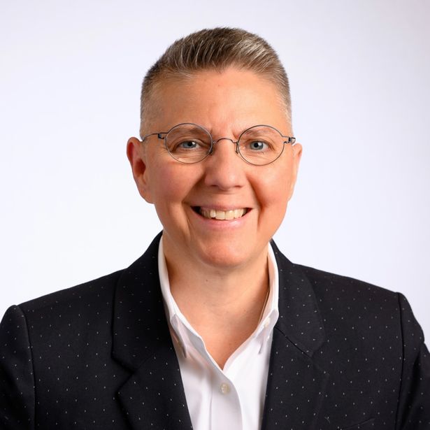 portrait photo of Dawn Gross