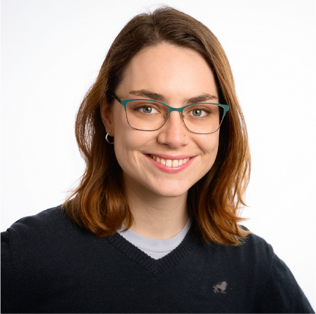 Portrait photo of Emma Cashman