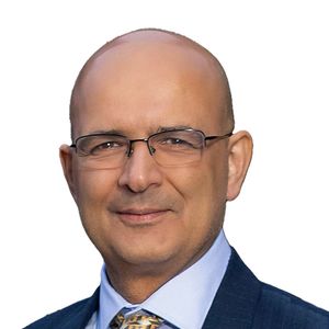 Farshid Alizadeh-Shabdiz headshot