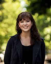 Headshot of Sydney Hayes, MS, Global Marketing Management (MET’22)