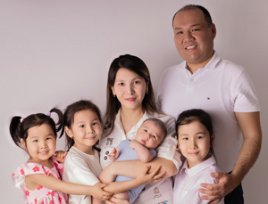 Yerkin Nygmetov (MET’24) with his family