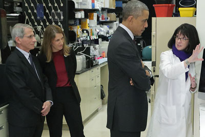 Dr. Nancy Sullivan of NIH’s National Institute of Allergy and Infectious Diseases discussing Ebola research with President Barack Obama as NIAID Director Dr. Anthony Fauci and HHS Secretary Sylvia Burwell look on