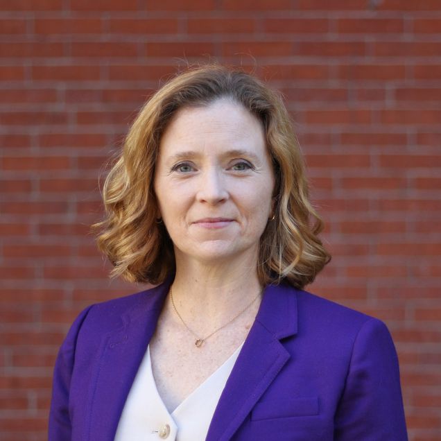 Headshot of Elizabeth McCuskey