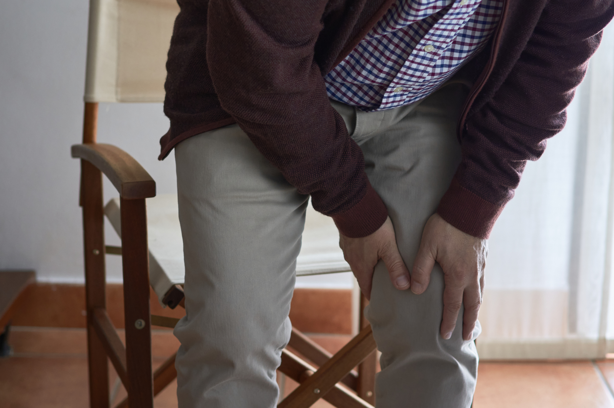 A middle-aged man has knee pain when he gets up from his seat. This man may have arthritis, rheumatism, osteoarthritis, or osteoporosis.