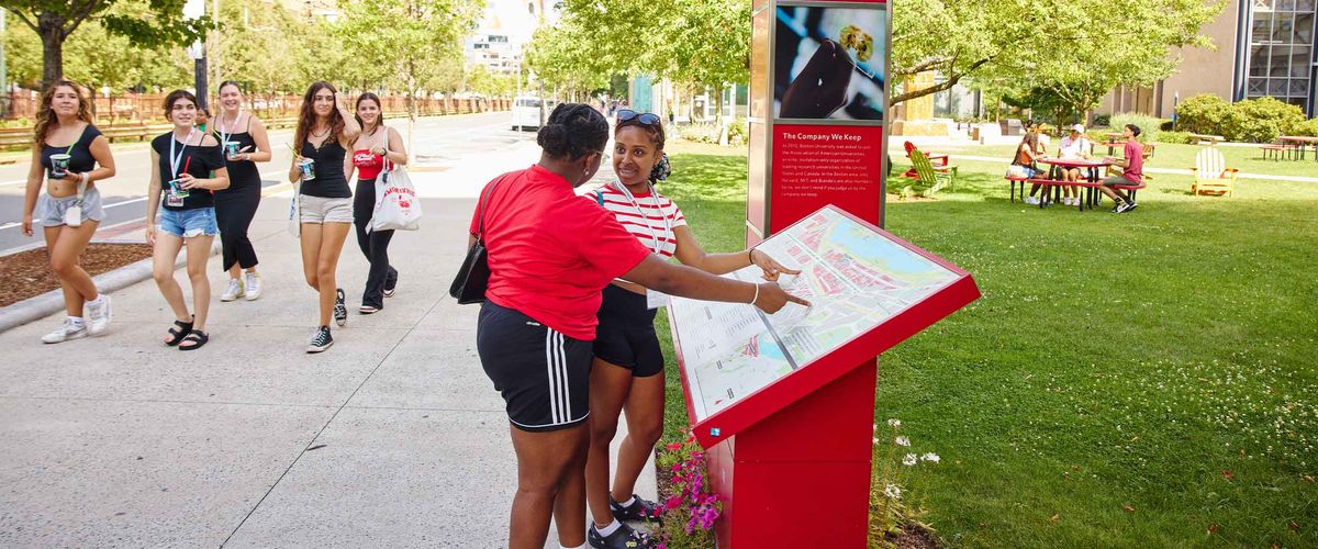 Students examining a BU campus map on Commonwealth Ave.