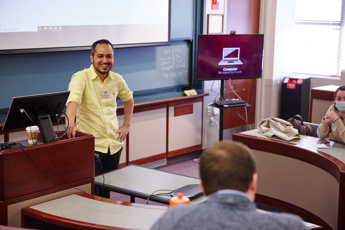 Edson Filho teaching class